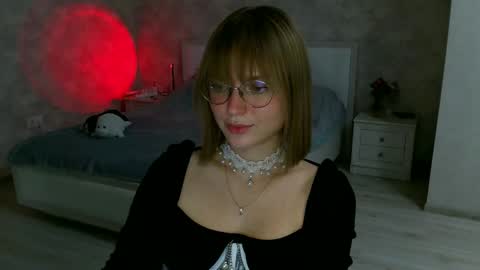 Snapshot of missmariat chatting on 09/30/25, 08:03 OneGoddess online show from 09/30/25, 08:03