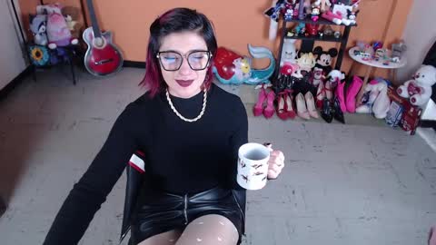 Miss Mia online show from 01/05/25, 04:27