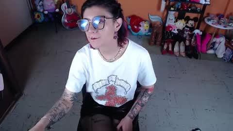 Miss Mia online show from 01/08/25, 01:52