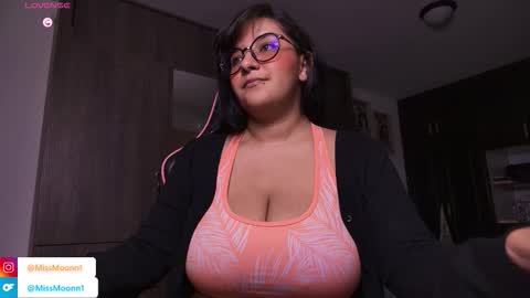 Snapshot of missmoonn chatting on 09/27/25, 02:49 MissMoon online show from 09/27/25, 02:49