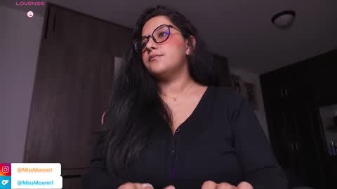 Snapshot of missmoonn chatting on 10/27/25, 10:58 MissMoon online show from 10/27/25, 10:58