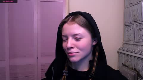 Snapshot of missoliviaa_ chatting on 12/21/24, 12:16 Olivia online show from 12/21/24, 12:16