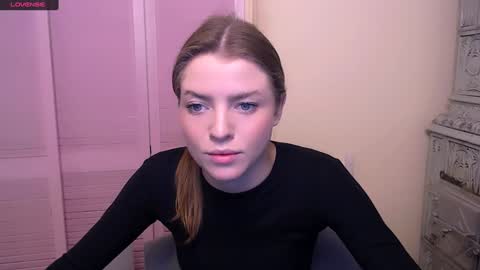 Snapshot of missoliviaa_ chatting on 12/22/24, 10:49 Olivia online show from 12/22/24, 10:49