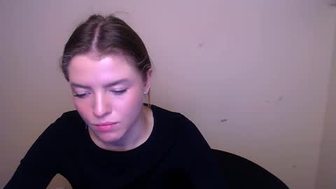 Snapshot of missoliviaa_ chatting on 02/12/25, 02:21 Olivia online show from 02/12/25, 02:21