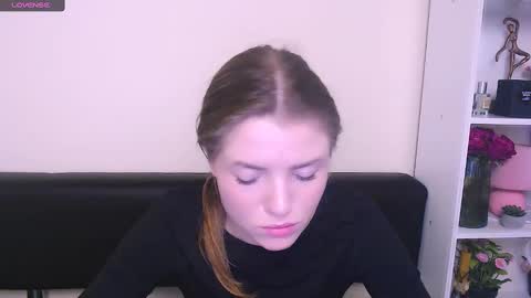 Snapshot of missoliviaa_ chatting on 02/14/25, 11:21 Olivia online show from 02/14/25, 11:21