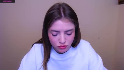 Snapshot of missoliviaa_ chatting on 02/25/25, 11:08 Olivia online show from 02/25/25, 11:08