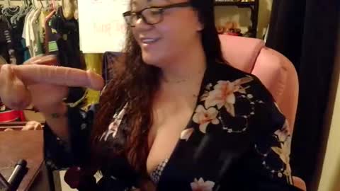 Snapshot of misssuckalot chatting on 11/25/25, 11:21 Misssuckalot 3 online show from 11/25/25, 11:21