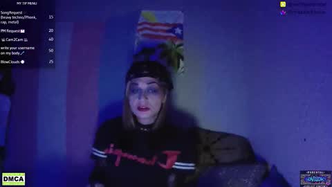 Snapshot of misswolfiilabandida chatting on 10/22/25, 06:57 Scarletta Wolf online show from 10/22/25, 06:57