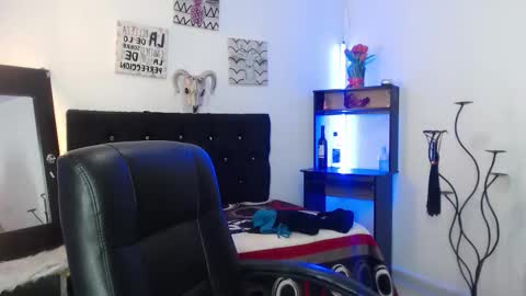 Snapshot of missy_eyess chatting on 10/23/25, 11:31 missy_eyess online show from 10/23/25, 11:31