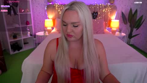 Snapshot of missyymarty chatting on 10/31/25, 03:46 missyymarty online show from 10/31/25, 03:46