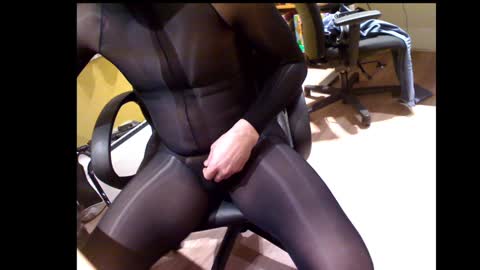 Snapshot of misterbobbyxx chatting on 01/12/25, 03:17 misterbobbyxx online show from 01/12/25, 03:17