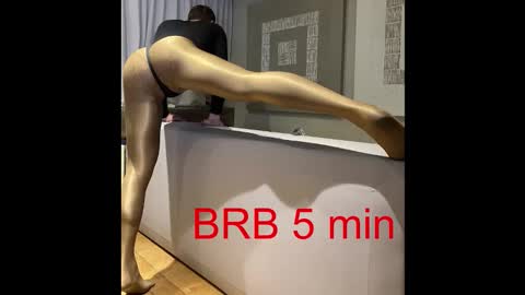 Snapshot of misterbobbyxx chatting on 10/11/25, 04:22 misterbobbyxx online show from 10/11/25, 04:22