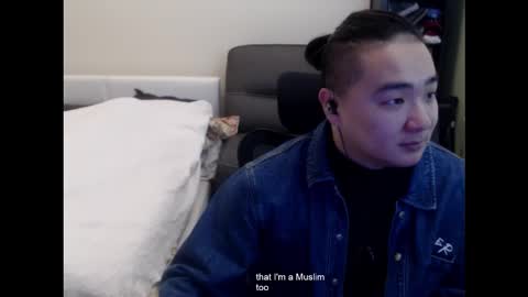 Snapshot of misterlionking chatting on 11/25/25, 08:20 Eric online show from 11/25/25, 08:20