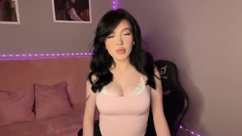 Mia online show from 10/12/25, 08:08