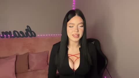 Mia online show from 10/17/25, 08:33