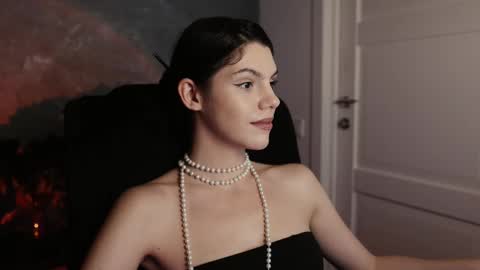 Snapshot of mistress_rochelle chatting on 03/05/25, 01:21 Miss Rochelle online show from 03/05/25, 01:21