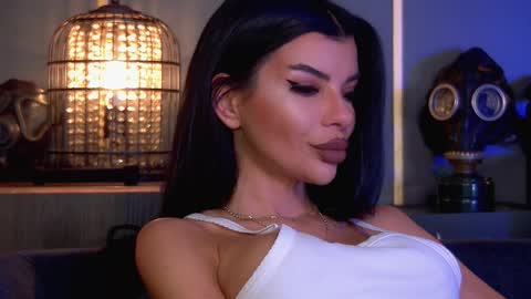 Elenia online show from 10/29/25, 01:46