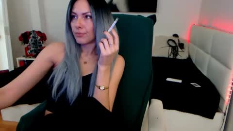 Snapshot of mistressevelyn_ chatting on 12/22/24, 05:56 MistressEvelyn online show from 12/22/24, 05:56