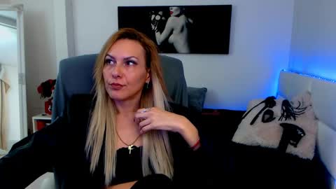 Snapshot of mistressevelyn_ chatting on 01/10/25, 04:22 MistressEvelyn online show from 01/10/25, 04:22