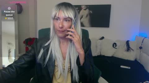Snapshot of mistressevelyn_ chatting on 10/06/25, 06:49 MistressEvelyn online show from 10/06/25, 06:49