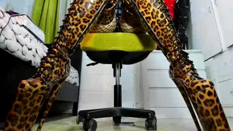 Tiffany online show from 09/18/25, 06:59