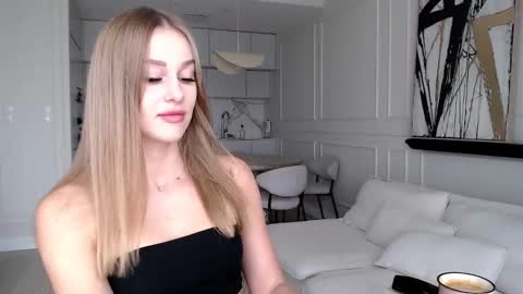 Snapshot of mistressuniverse chatting on 10/08/25, 09:29 mistressuniverse online show from 10/08/25, 09:29