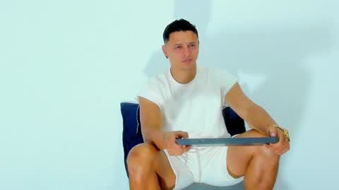 Snapshot of mitchellburns chatting on 12/25/24, 12:59 mitchell online show from 12/25/24, 12:59