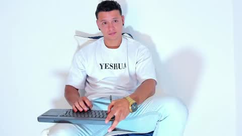 Snapshot of mitchellburns chatting on 02/06/25, 07:51 mitchell online show from 02/06/25, 07:51