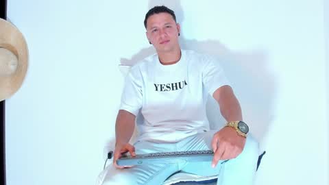 Snapshot of mitchellburns chatting on 02/07/25, 12:20 mitchell online show from 02/07/25, 12:20