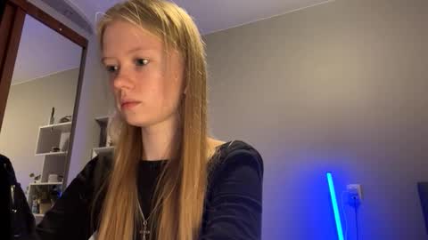 Amelia online show from 10/07/25, 03:20