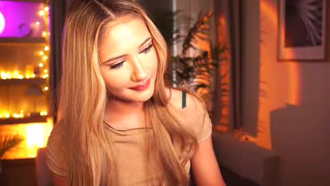 Miu Meow online show from 10/10/25, 12:37