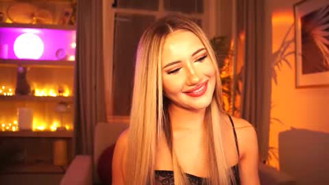 Miu Meow online show from 11/19/25, 04:18