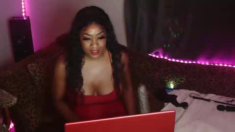 Snapshot of mixedlovers chatting on 09/19/25, 06:15 Precious online show from 09/19/25, 06:15