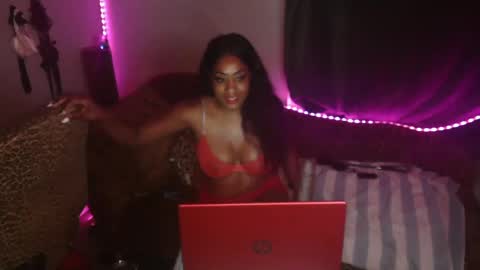 Snapshot of mixedlovers chatting on 09/26/25, 01:09 Precious online show from 09/26/25, 01:09