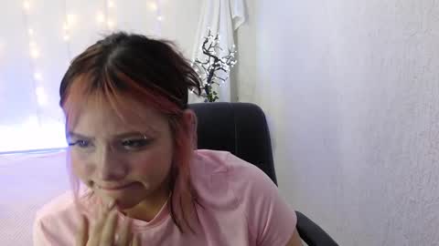 Snapshot of mixie_cute chatting on 12/01/24, 07:47 mixie_cute online show from 12/01/24, 07:47