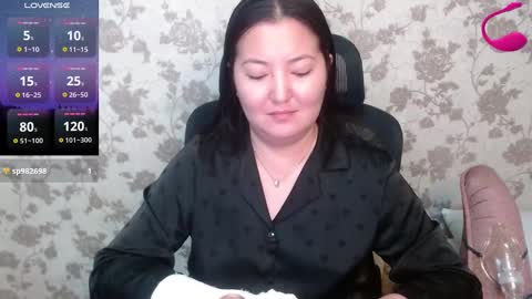 Snapshot of miya_asian_pinay555 chatting on 12/16/24, 01:21 Miya single mom online show from 12/16/24, 01:21