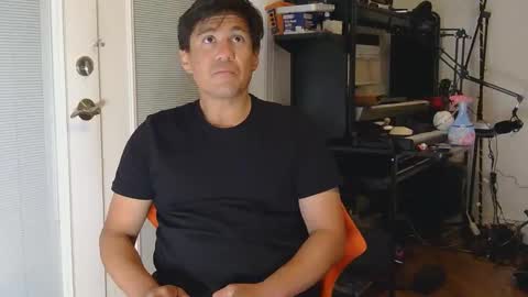 Snapshot of mlcenphx chatting on 11/22/25, 04:22 mlcenphx online show from 11/22/25, 04:22