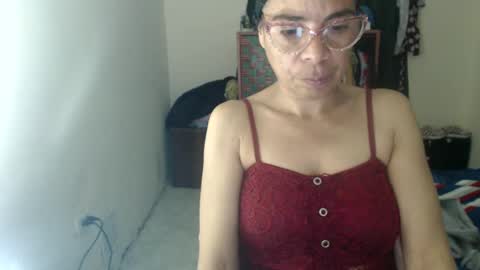Snapshot of mmaturemessy chatting on 12/17/24, 05:29 kelly online show from 12/17/24, 05:29