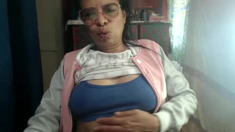 Snapshot of mmaturemessy chatting on 09/24/25, 02:09 kelly online show from 09/24/25, 02:09