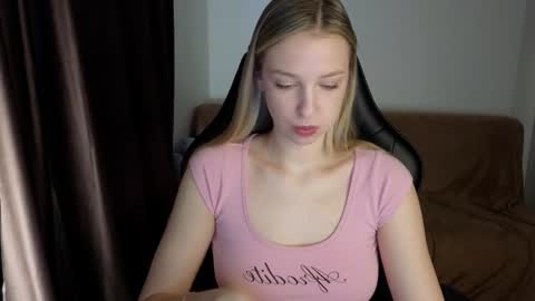 Lili online show from 12/15/24, 09:35