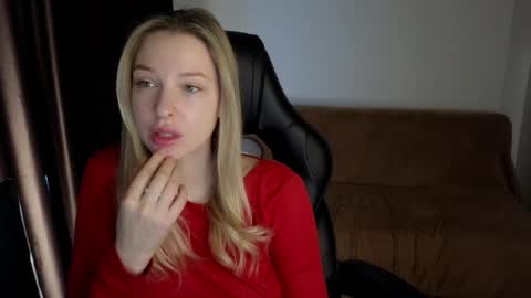 Lili online show from 12/17/24, 06:35