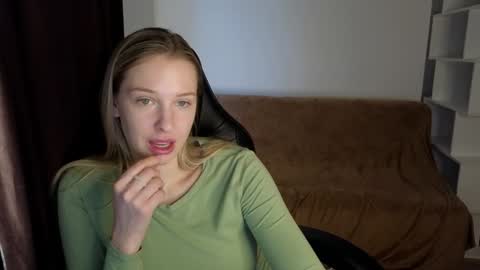 Lili online show from 12/20/24, 09:43