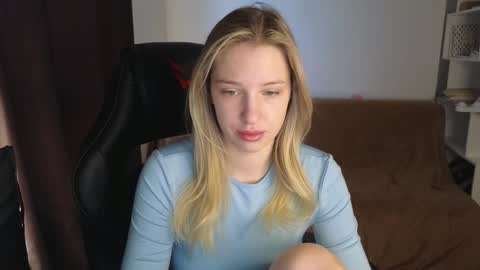 Lili online show from 12/22/24, 07:11