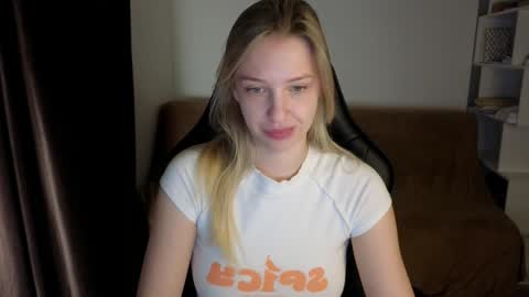 Lili online show from 12/24/24, 04:44