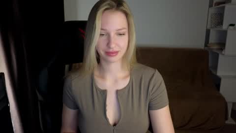 Lili online show from 12/28/24, 04:30