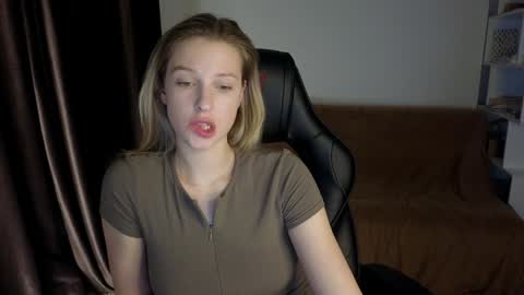 Lili online show from 01/30/25, 07:59