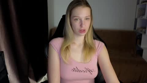 Lili online show from 02/01/25, 08:37