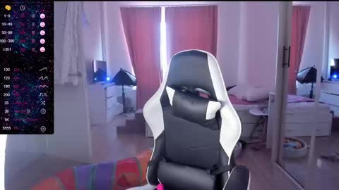 Lili online show from 02/26/25, 10:36