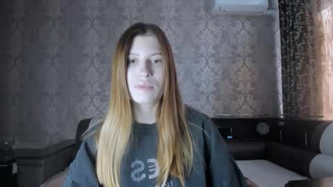 Lili online show from 09/16/25, 10:05