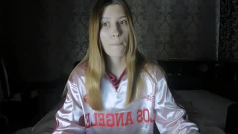 Lili online show from 09/19/25, 11:00